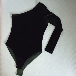 Assymetrical velvet bodysuit